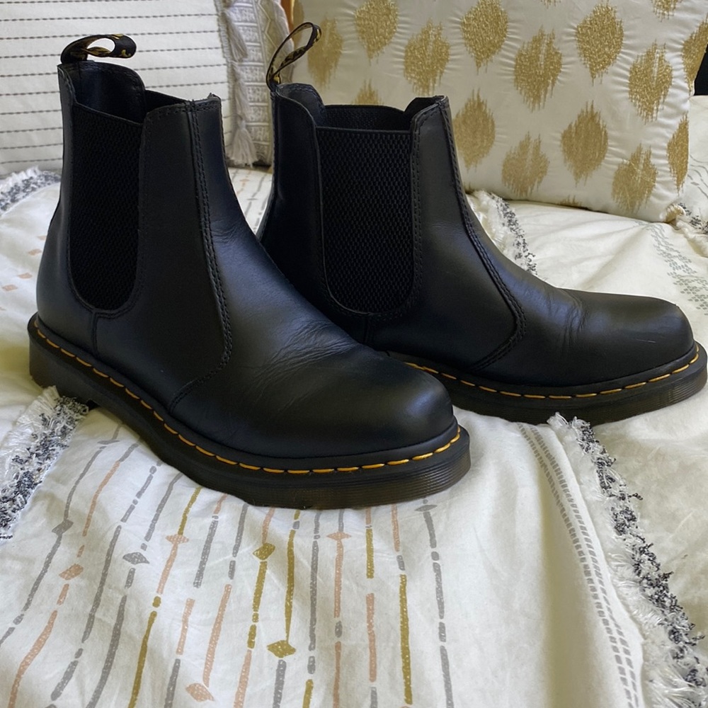 Women’s size 9 Dr. Martin Chelsea Boot